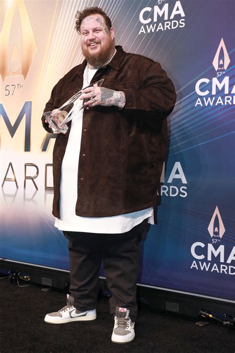 Jelly Roll fans gush over his weight loss as he and。